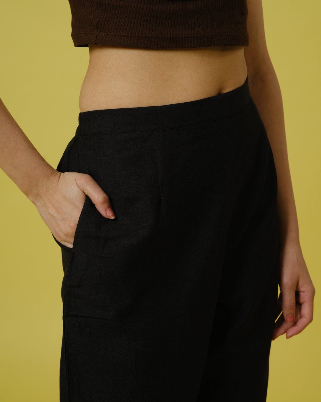 Black Slub Cotton Solid Ankle-Length Trousers – Regular-Fit Everyday Essential Bottomwear